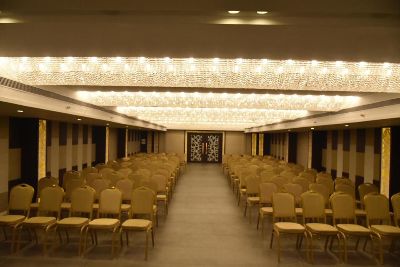 Zip By Spree Hotels Samudra Белгаум Экстерьер фото